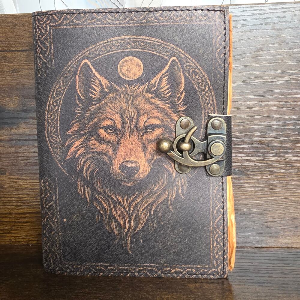 Leather Journal Diary Metal Clasp 5 x 7 Vintage Paper 200 pages Wolf
